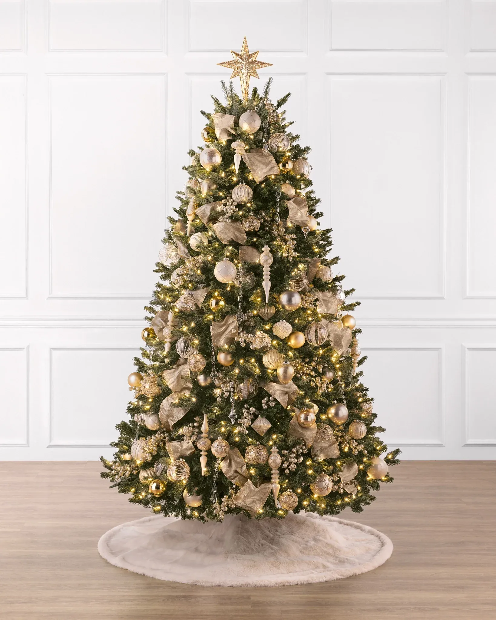 Árvore de Natal em ambiente decorado